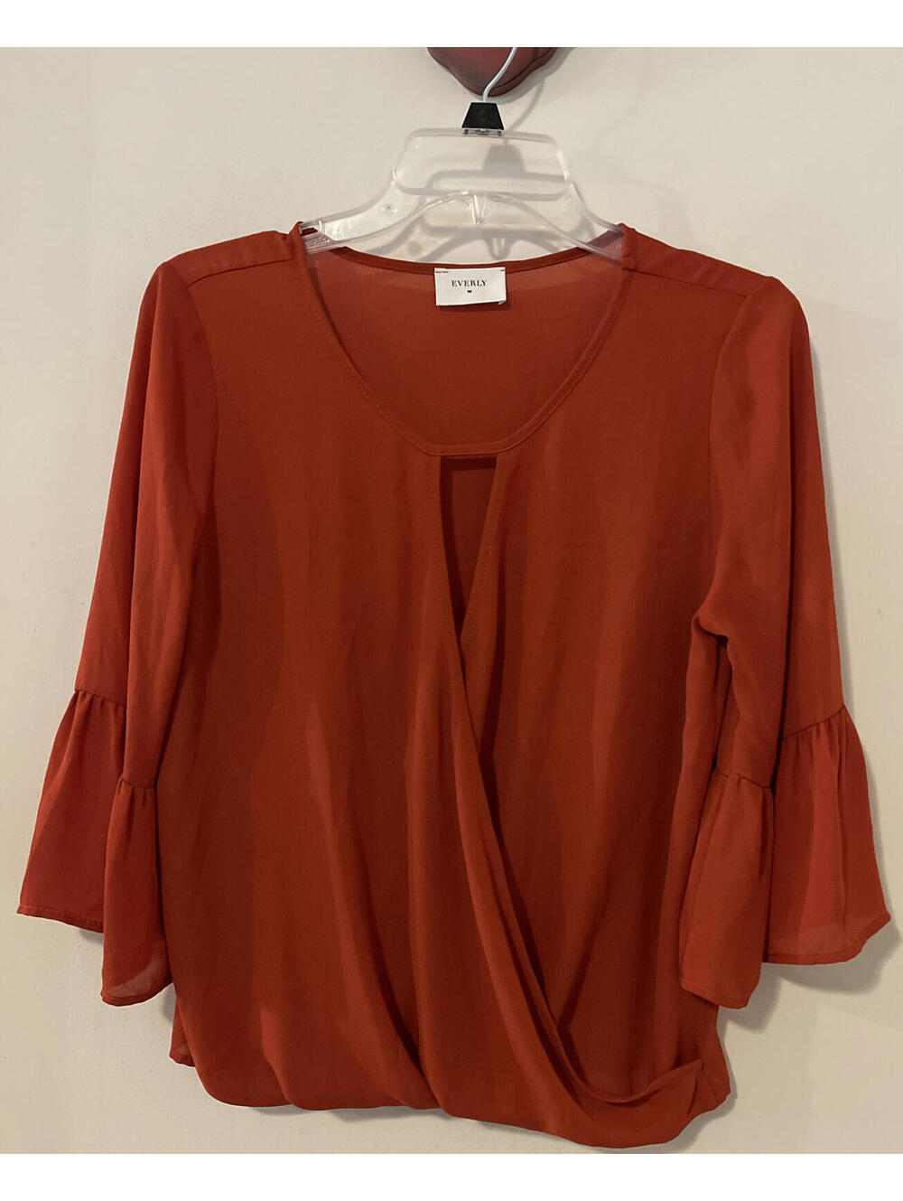 Everly Womens Medium Orange Vneck Short-Sleeved Flowy Wrap Style Blouse! A30